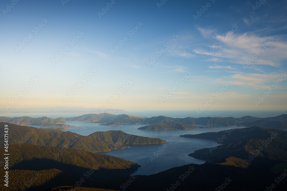Obraz premium Summer sunrise over Marlborough Sounds in New Zealand