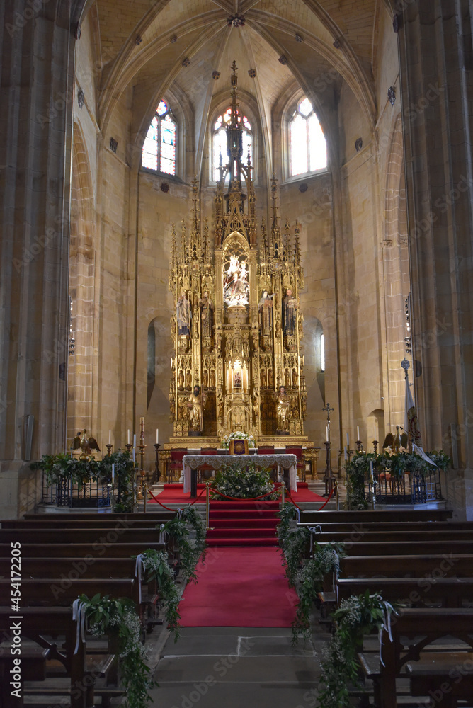 Fototapeta premium Hondarribia, Spain - 29 Aug 2021: Interior of the Church of Santa Maria in old town Hondarribia, Basque Country, Spain
