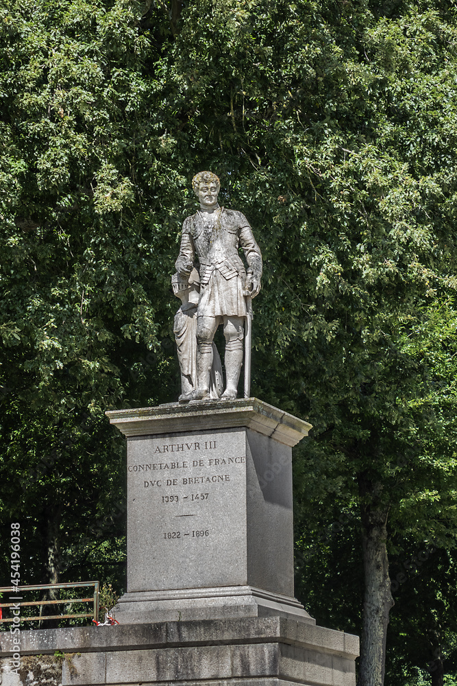 Obraz premium Monument to victims (Memorial Guerre de 1870) commemorates residents of Nantes who gave their lives in the Franco-Prussian War (1870-1871). Nantes, Loire-Atlantique, France.