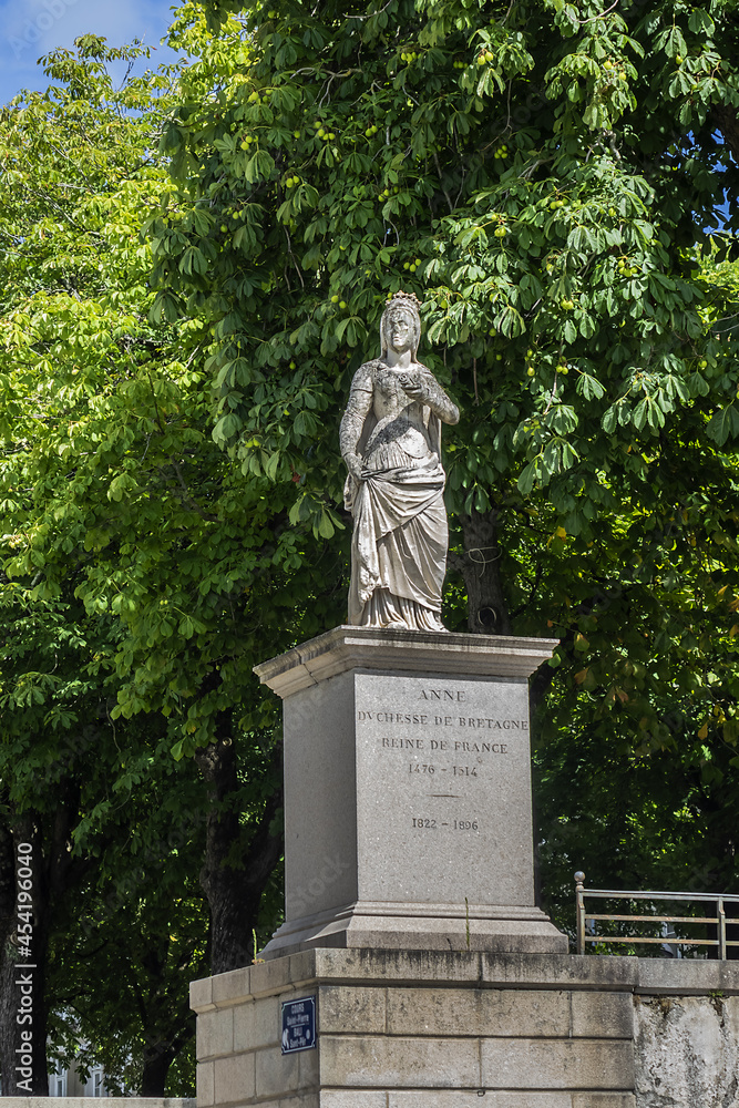 Monument to victims (Memorial Guerre de 1870) commemorates residents of