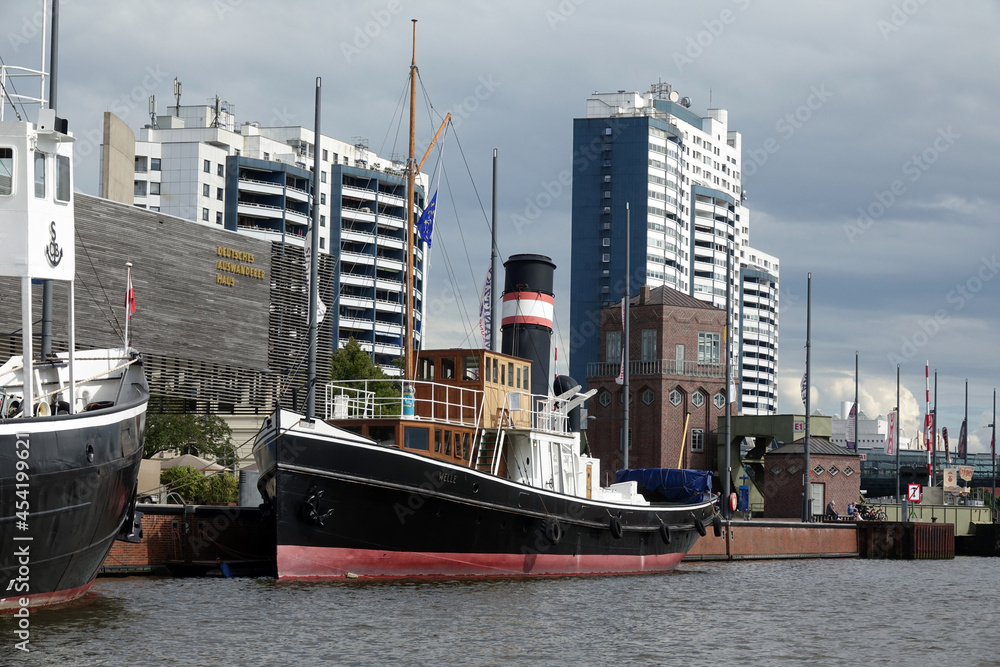 Fototapeta premium Schiff im Museumshafen von Bremerhaven
