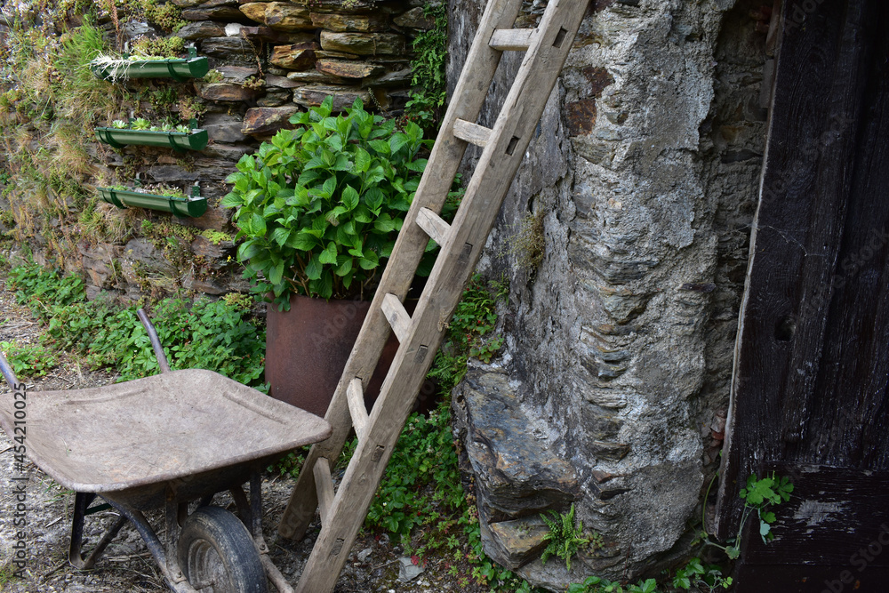 Escalera de madera antigua