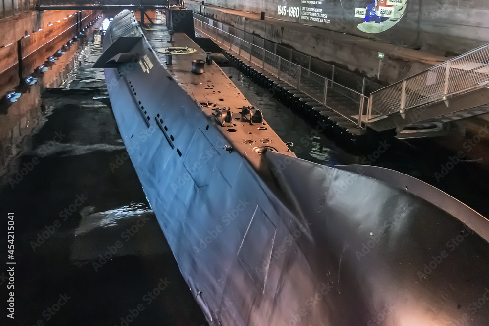 French submarine "Espadon " ("swordfish", 78m long), craft was