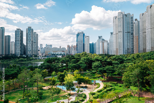 Obraz na płótnie View of modern buildings and Gwanggyo Lake Park in Suwon, Korea w salonie