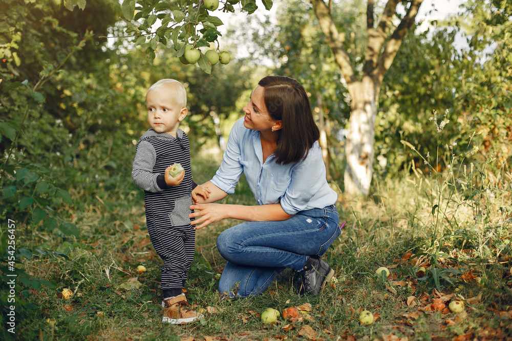 Fototapeta premium Cute and stylish family in a spring park