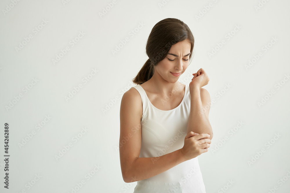 woman in white t shirt chronic pain health problems compounds woman in white t shirt chronic pain health problems compounds
