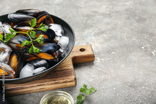 Plate with raw mussels on g...