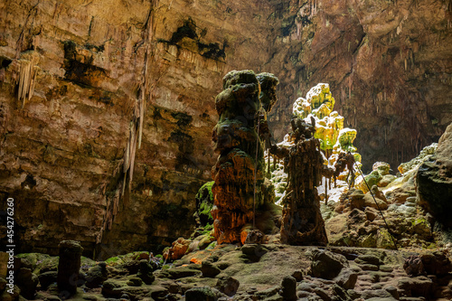 Fototapeta Naklejka Na Ścianę i Meble -  Grotte di Castellana − system jaskiń krasowych znajdujący się w gminie Castellana Grotte w prowincji Bari w regionie Apulia na południu Włoch 