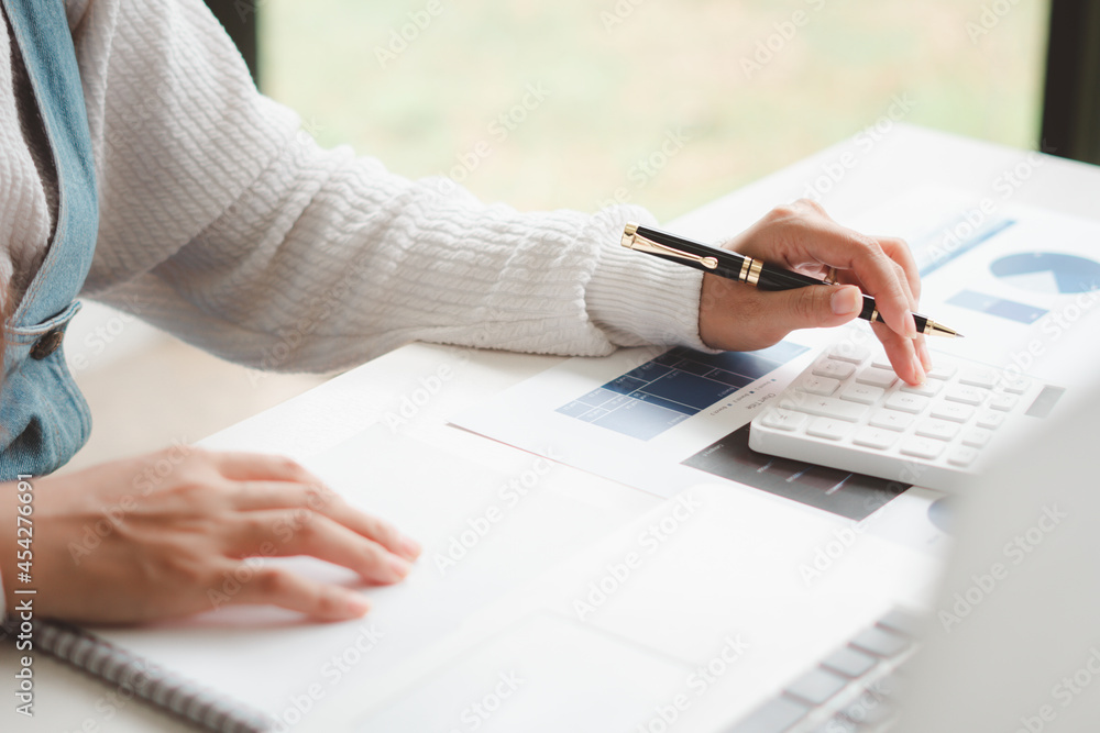 Fototapeta premium Businessman is deeply reviewing a financial report for a return on investment or investment risk analysis.
