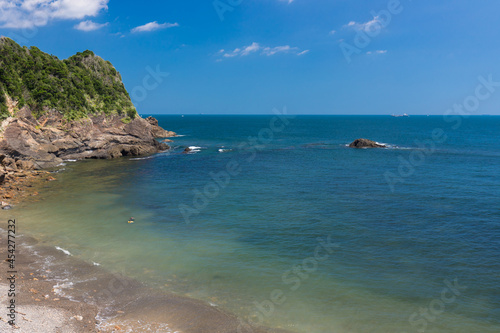 夏の伊勢湾の海面の風景