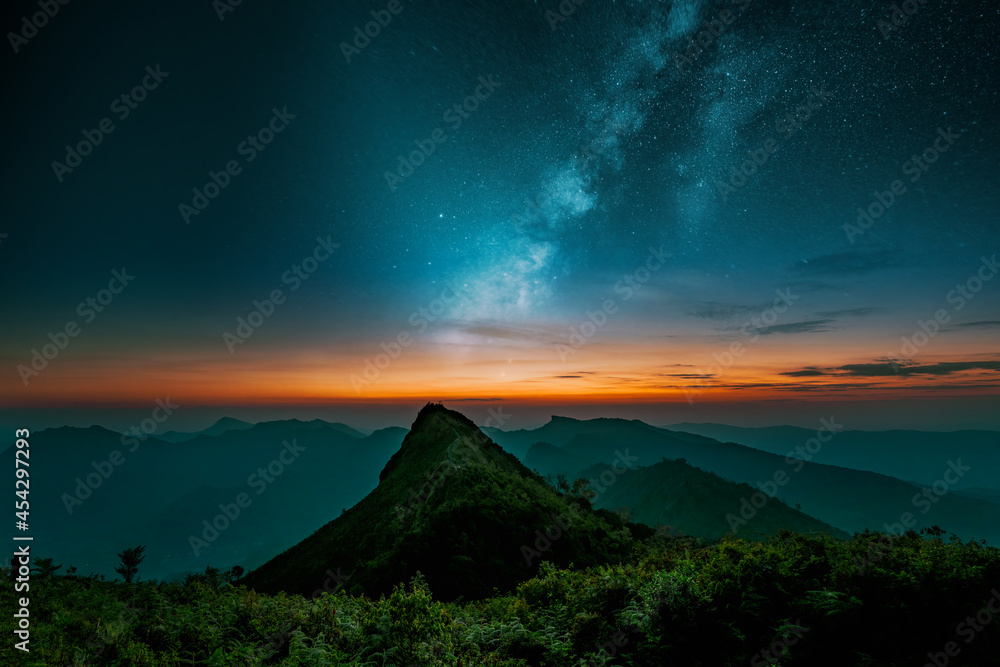 Obraz premium Beautiful Night Landscape of mountain with Milkyway Galaxy in Chiang Rai, Thailand