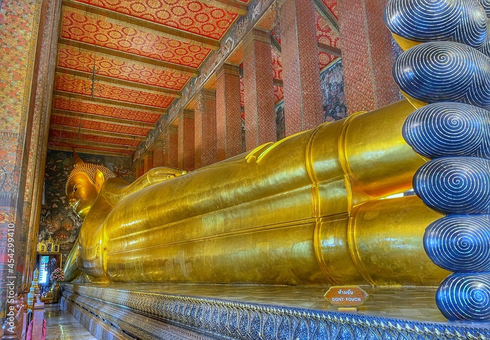 Reclining golden buddha, Wat Phra Chetuphon (Watpho), Bangkok, Thailand