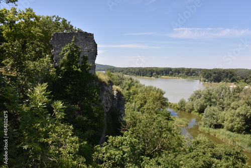 Burgruine R  thelstein mit Blick auf die Donau  Hainburg    sterreich  15.06.2021