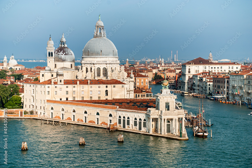 Fototapeta premium Venice, Italy: Basilica di Santa Maria della Salute und Punta della Dogana, Grand Canal. In the morning sun