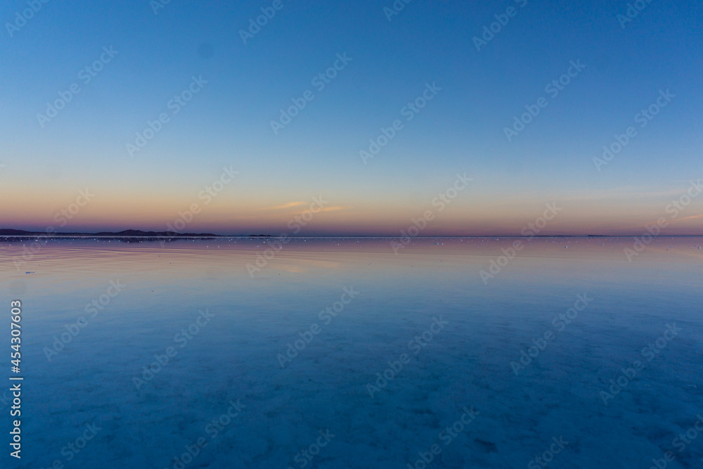 Salar de Uyuni is called 'the biggest mirror in the world', and the image of the sky is projected and reflected in the salt lake water as it is endlessly wide, so it looks like it stays in the sky.