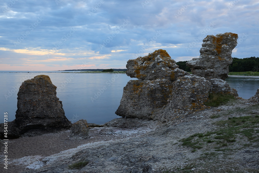 Holmhällar