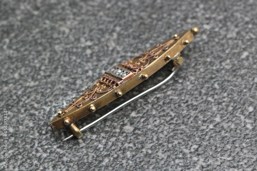 Gilded and silver-plated Victorian brooch with pearls. Gilded and silver-plated Victorian brooch with pearls.