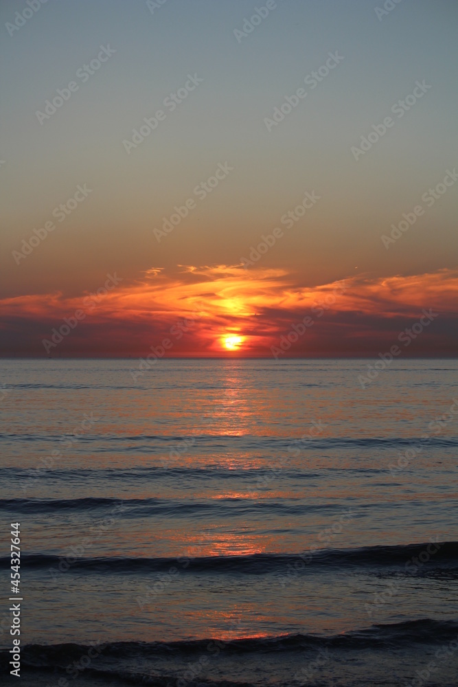 Fototapeta premium sunset over the sea