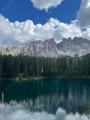 Fototapeta Naklejka Na Ścianę i Meble -  Lago di Carezza, Trentino, Italia.