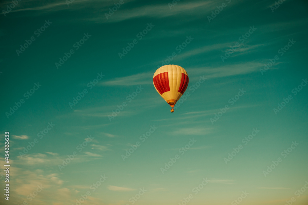 Obraz premium Hot Air Balloons in Flight. Hot Air Balloon on morning sky background.