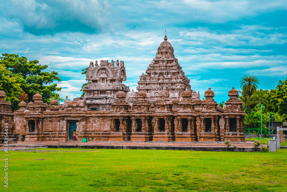Beautiful Pallava architecture and exclusive sculptures at The Kanchipuram Kailasanathar temple, Oldest Hindu temple in Kanchipuram, Tamil Nadu - One of the best archeological sites in South India Beautiful Pallava architecture and exclusive sculptures at The Kanchipuram Kailasanathar temple, Oldest Hindu temple in Kanchipuram, Tamil Nadu - One of the best archeological sites in South India