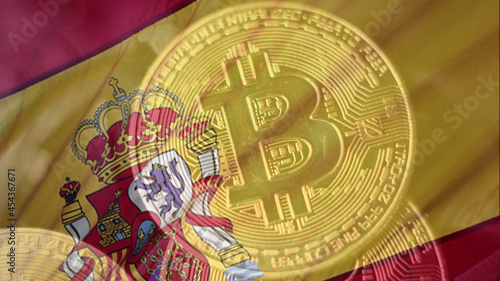 Moneda de Bitcoin fusionada con bandera de España   podría ser que en un futuro sucumban y   acaben aceptando Bitcoin y las criptomonedas. photo