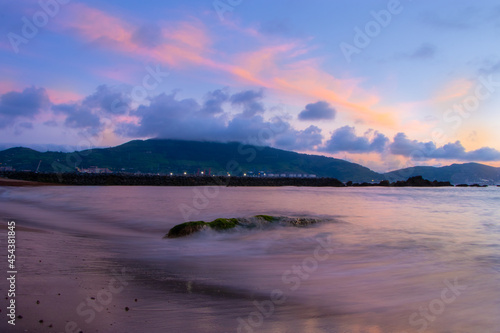 Atardecer en la playa. Arrigunaga, Getxo. photo