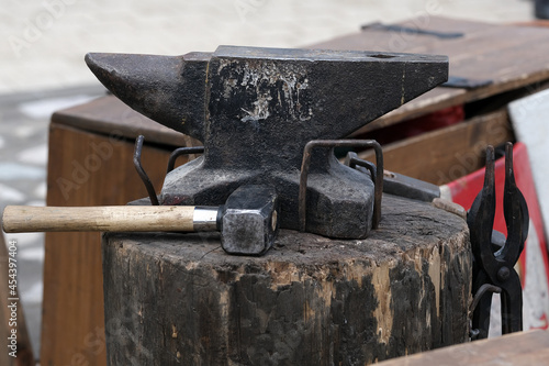 Antique anvil for a blacksmith at the festival of historical reconstruction Fototapet