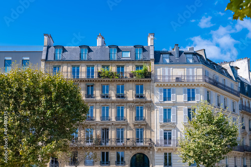 Fotografia Paris, typical building avenue de Breteuil, in a luxury district