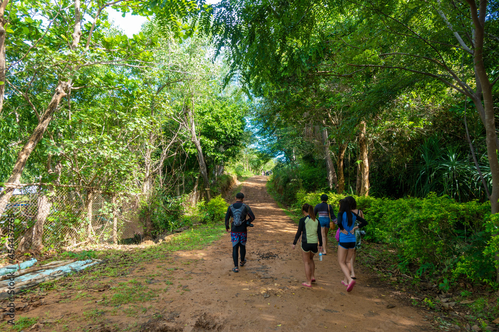 Fototapeta premium フィリピン、パラワン州のブスアンガ島コロン島周辺の観光名所を旅行する風景 Scenes from a trip around Coron Island, Busuanga, Palawan, Philippines.