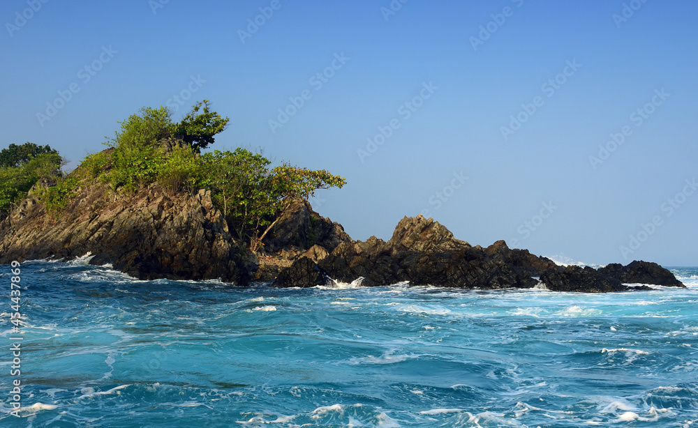 Fototapeta premium tropical island in the ocean