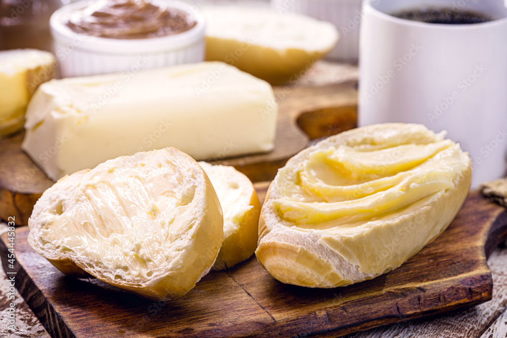 slices of French bread, Brazilian bread served warm, with butter. Called salt bread or white bread