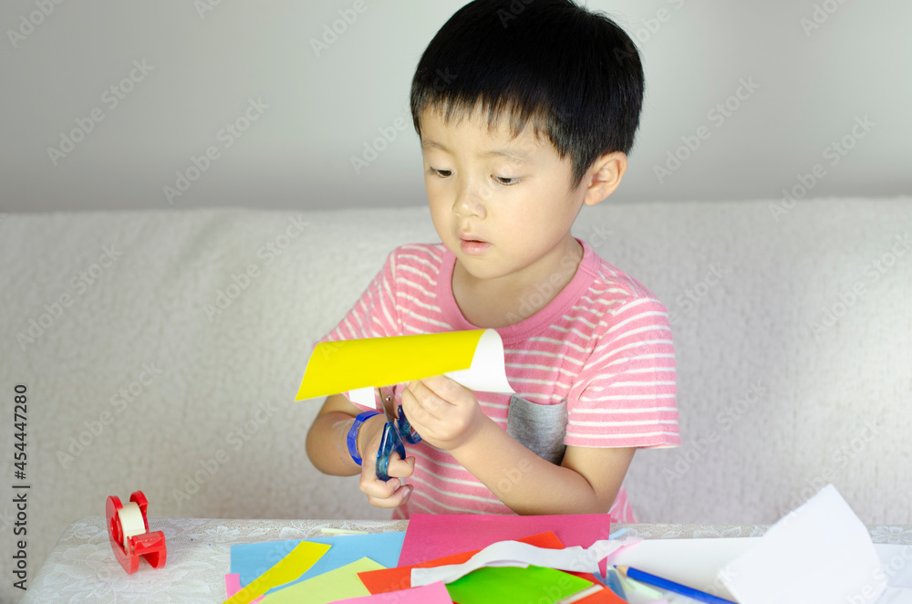 工作する子供stock Photo Adobe Stock