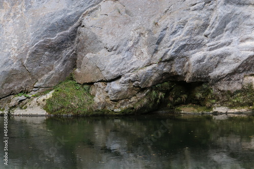 猊鼻渓の大睨鼻岩