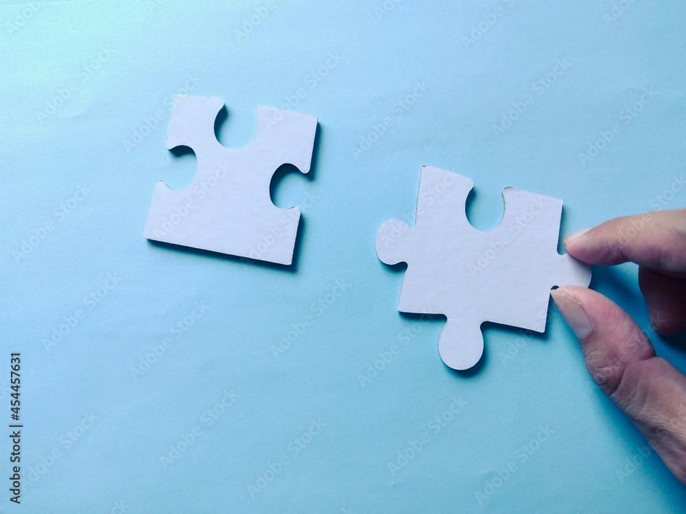 Fototapeta premium hand with puzzle