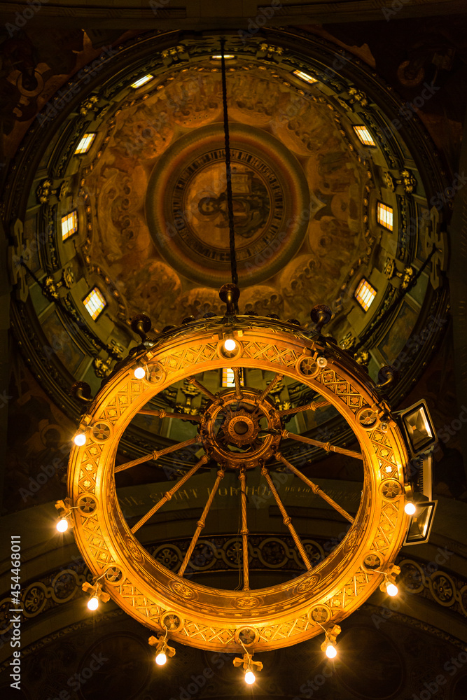 Obraz premium ルーマニア トランシルヴァニア地方にある要塞都市アルバ・ユリアの要塞内のルーマニア正教会聖堂の聖堂内