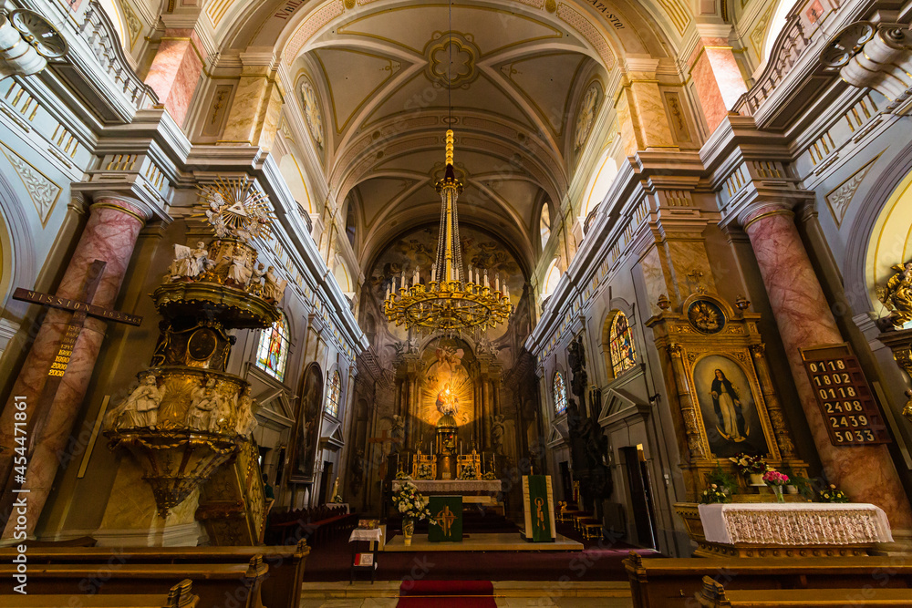 ルーマニア　トランシルヴァニア地方のシビウの歴史地区にあるシビウ大聖堂の聖堂内