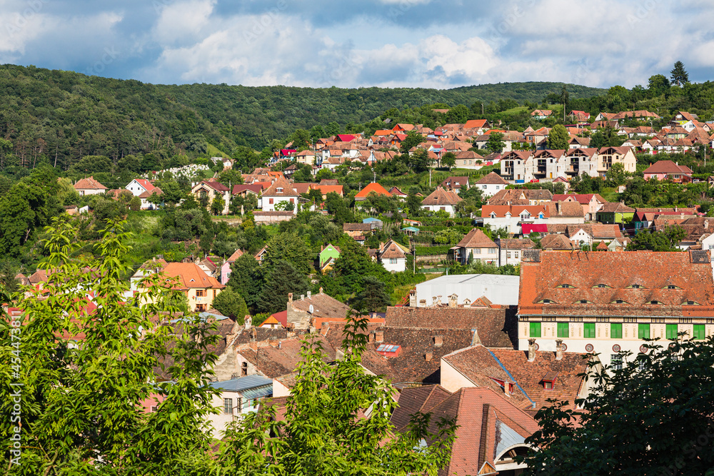 ルーマニア　トランシルヴァニア地方のシギショアラの歴史地区から見える街並み