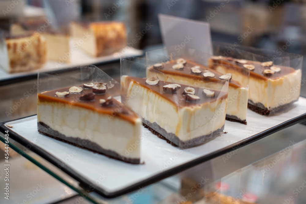 cheesecake on display, a showcase with cakes чизкейк на витрине, витрина с пирожными