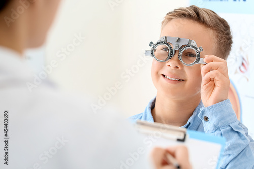Little boy undergoing eye t...