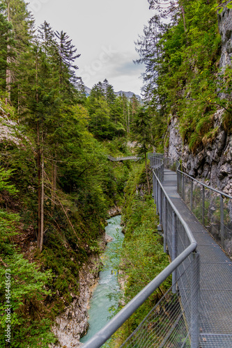 Fototapeta Naklejka Na Ścianę i Meble -  Urlaubsfeeling rund um die schöne Leutaschklamm in Tirol