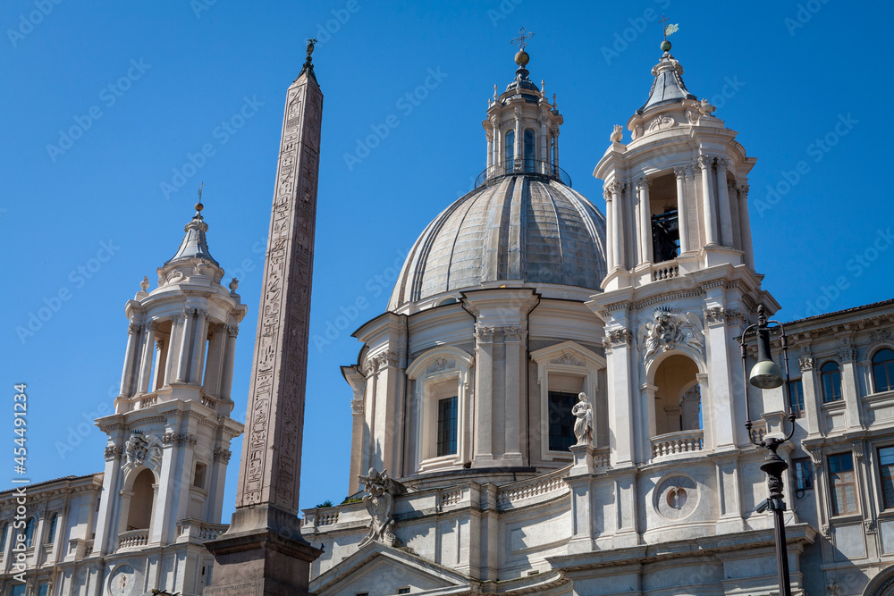Roma. Obelisco di Axum con la Chiesa di Sant'Agnese in agone
