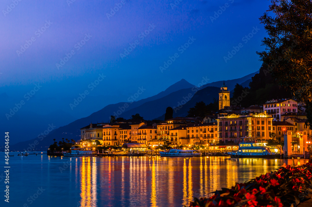 Il pese di Bellagio, sul lago di Como, in una notte di estate.