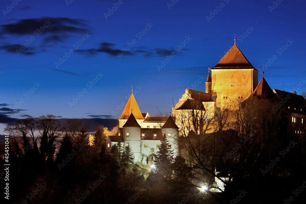 Schloss Wörth an der Donau zur blauen Stunde 