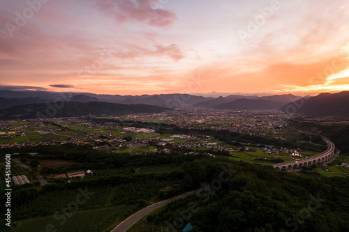 長野県上田市街の夜景と上田ローマン橋