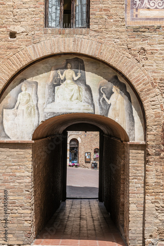 Palazzo Comunale, San Gimignano, Tuscany Italy © Karl Allen Lugmayer