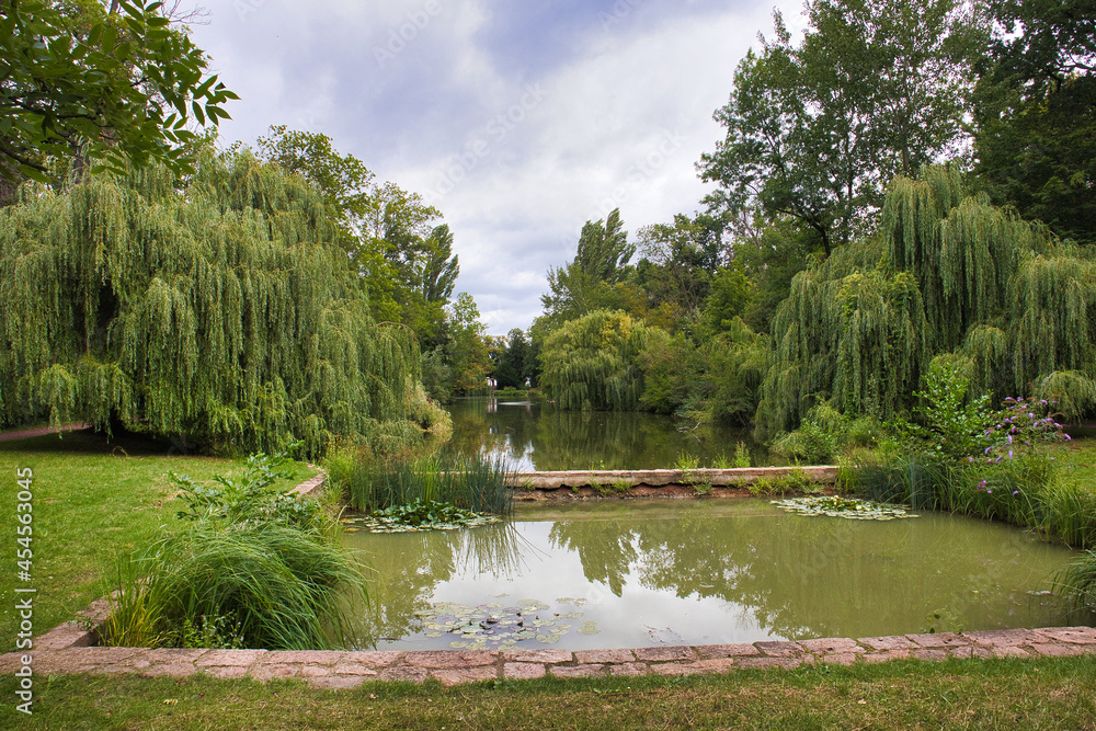 Teich am Am Hubertus in Köthen, Sachsen Anhalt, Deutschland Stock Photo
