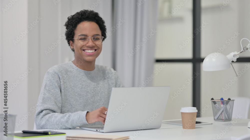 Fototapeta premium African Woman with Laptop Smiling at Camera 