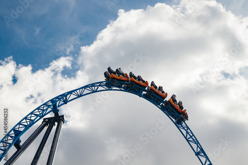 Papier peint Ride roller coaster in motion in amusement park