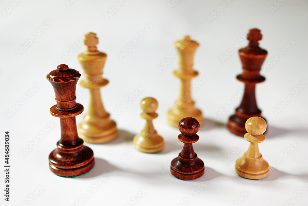 Schach Damen Könige Bauern schwarz und weiß Schach Damen Könige Bauern schwarz und weiß